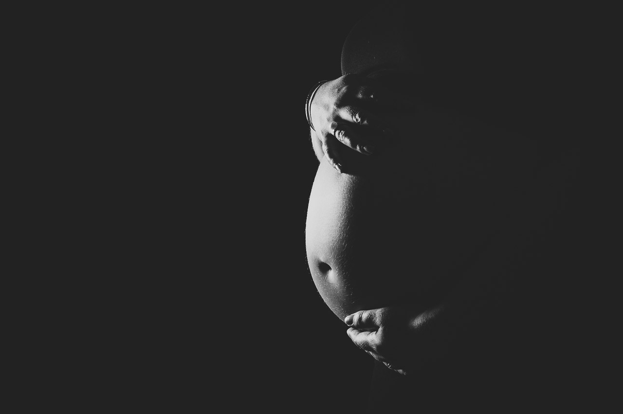 Zwanger buikfoto silhouet donker
